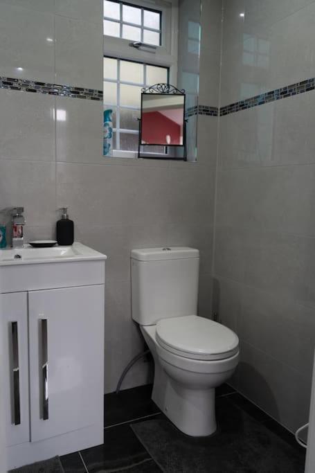 Stylish 1 Bed Apartment In Newly Refurbished Building W/ Parking & Wi-Fi Μπέρμιγχαμ Εξωτερικό φωτογραφία