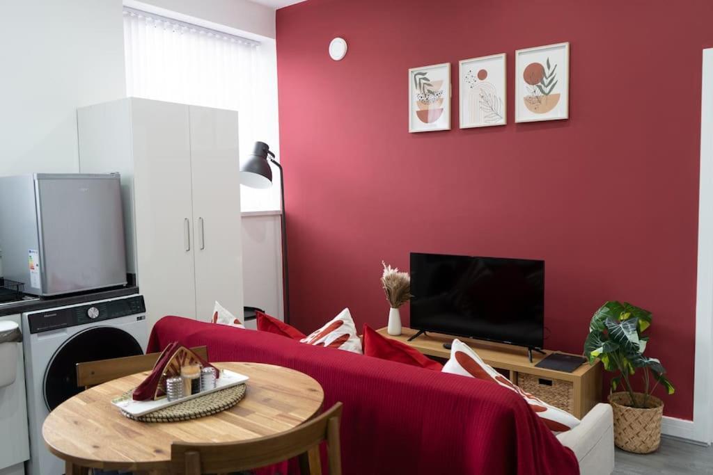 Stylish 1 Bed Apartment In Newly Refurbished Building W/ Parking & Wi-Fi Μπέρμιγχαμ Εξωτερικό φωτογραφία
